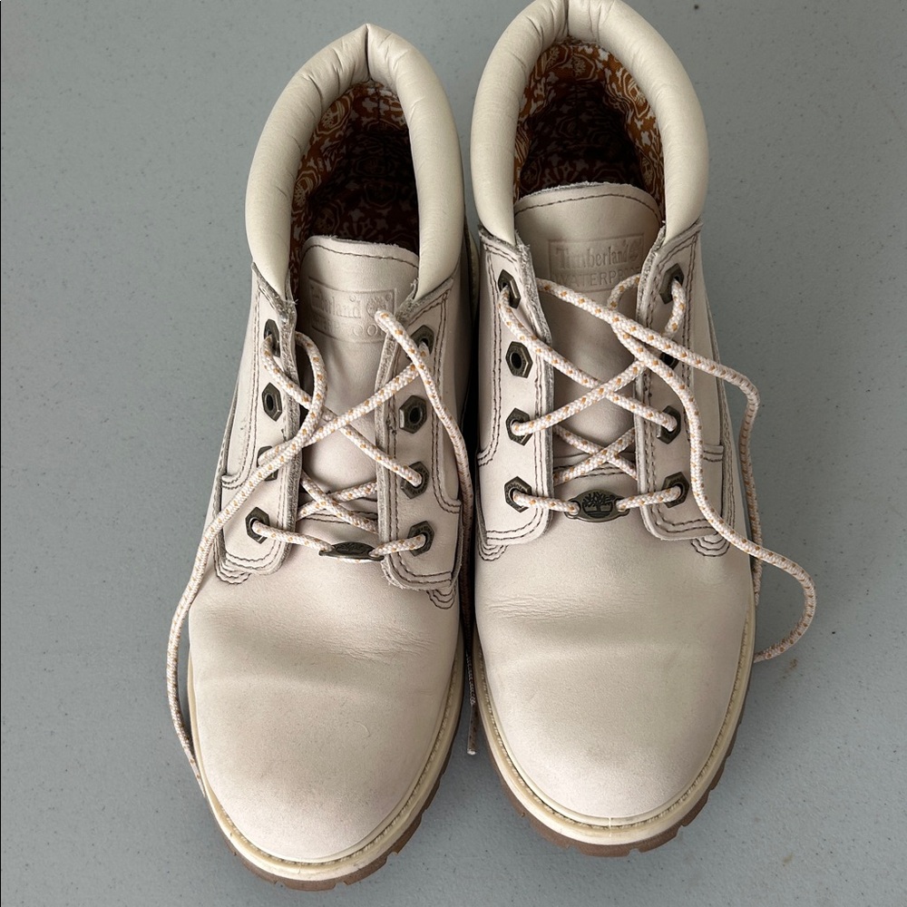 Timberland chukka boots. Sz 8.5. Cream color. Great condition.